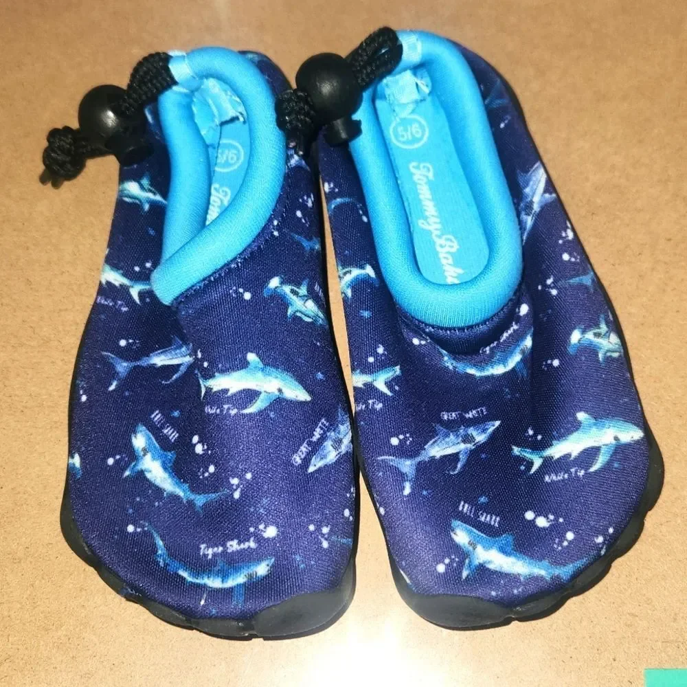 Tommy Bahama Kids Size 5/6 Water Shoes